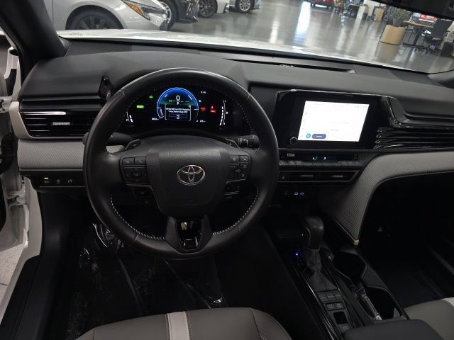 Used 2025 Toyota Camry SE AWD/4WD image 15