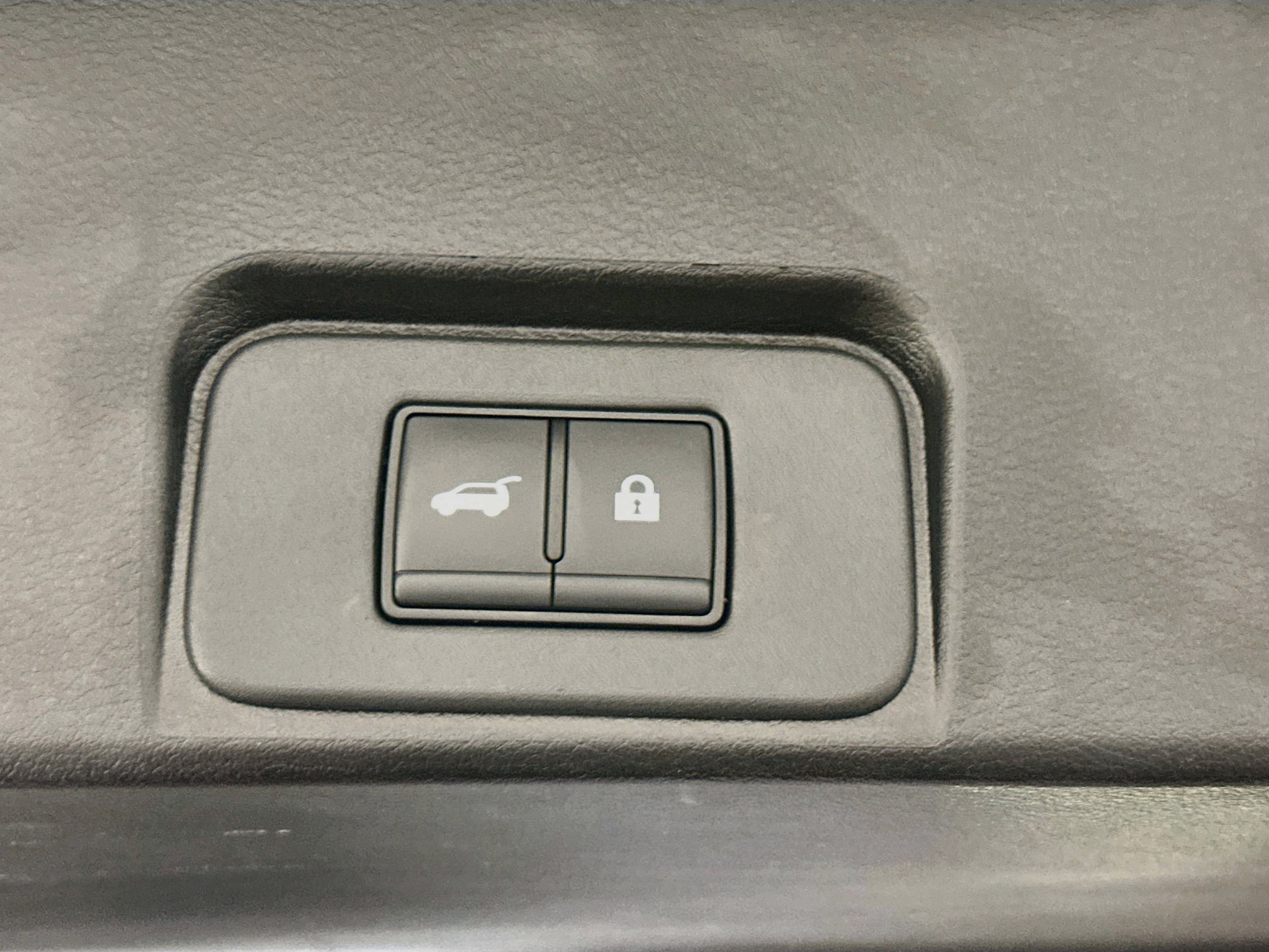 Used 2025 Nissan Rogue SV AWD/4WD image 30