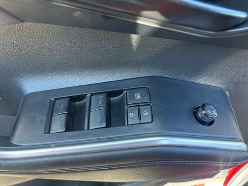 Used 2024 Toyota Highlander LE AWD/4WD image 20
