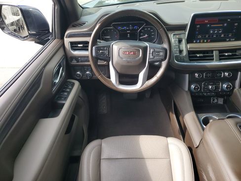 Used 2021 GMC Yukon SLT w/ SLT Premium Package image 12