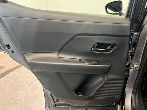 Certified 2025 Nissan Kicks S image 18