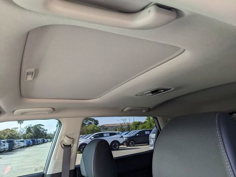 Certified 2025 Kia Seltos EX w/ EX Sunroof Package FWD image 21