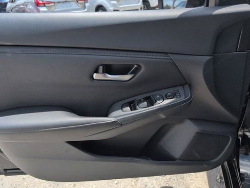 Used 2025 Nissan Sentra SV FWD image 11