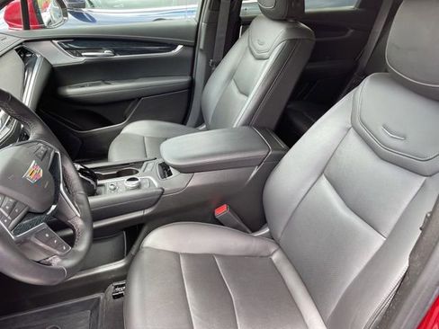 Used 2025 Cadillac XT5 Premium Luxury w/ Technology Package AWD/4WD image 6