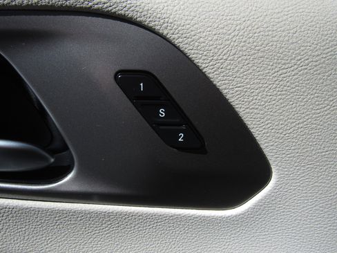 Used 2022 Chrysler Pacifica Touring-L image 23