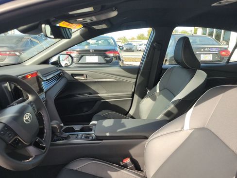 Used 2025 Toyota Camry SE image 18