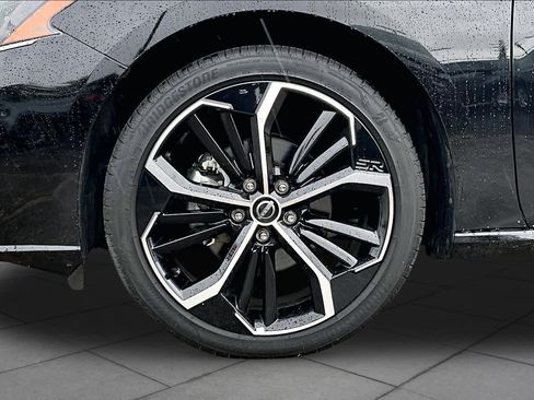 Certified 2025 Nissan Altima 2.5 SR FWD image 11