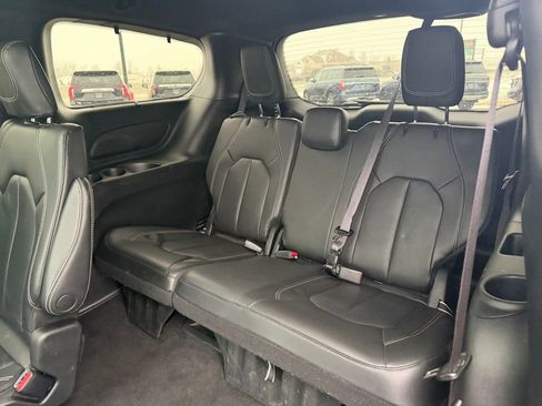Used 2022 Chrysler Pacifica Touring-L w/ S Appearance Package image 24