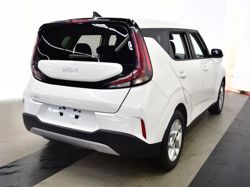 Used 2025 Kia Soul LX w/ LX Technology Package FWD image 7