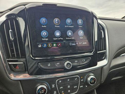 Used 2023 Chevrolet Traverse LT FWD image 11