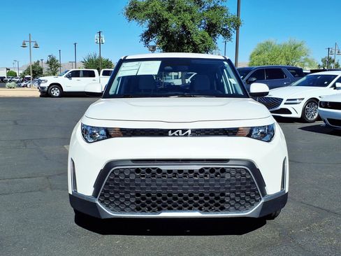 Used 2025 Kia Soul LX image 2