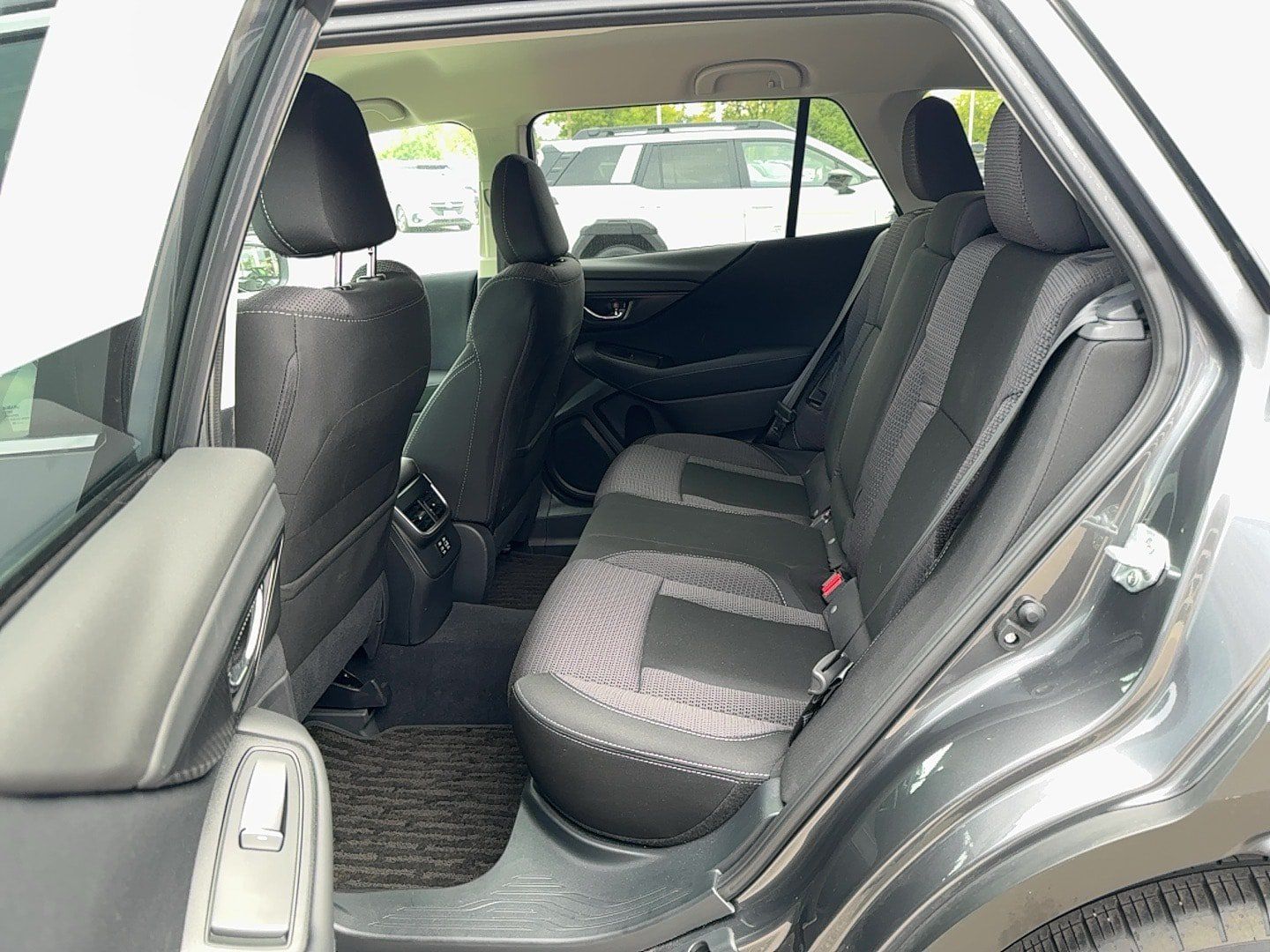 Used 2025 Subaru Outback Premium AWD/4WD image 14
