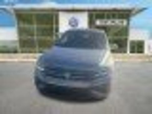 Used 2024 Volkswagen Tiguan SE image 4