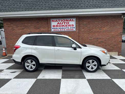 Used 2015 Subaru Forester 2.5i Premium AWD/4WD image 2