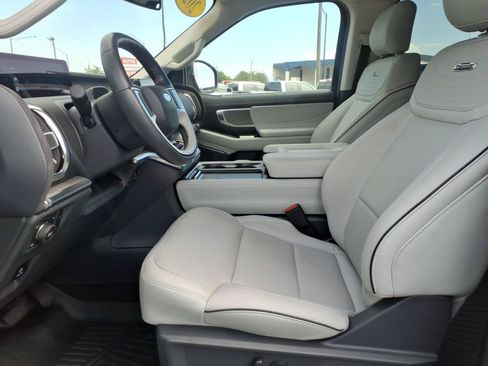Used 2025 Ford Expedition Platinum w/ Platinum Ultimate Package AWD/4WD image 27