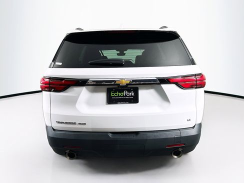 Used 2023 Chevrolet Traverse LT w/ Rear Camera Mirror Package image 7