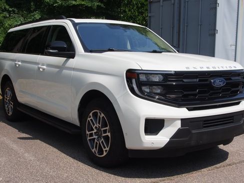 Certified 2025 Ford Expedition Max Active AWD/4WD image 2