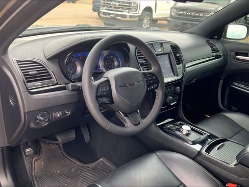 Used 2023 Chrysler 300 S w/ Comfort Group RWD image 18