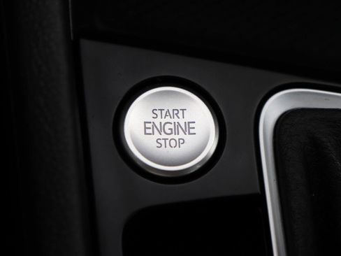 Used 2024 Volkswagen Jetta SE FWD image 40
