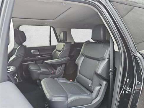 New 2026 Ford Expedition Max Platinum image 9