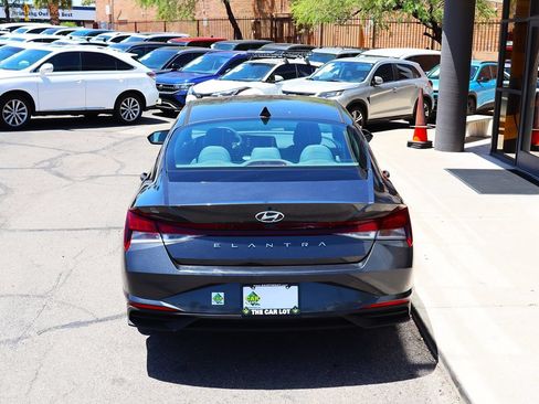 Used 2021 Hyundai Elantra SE FWD image 10
