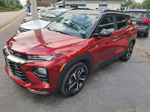 Used 2022 Chevrolet TrailBlazer RS w/ Sun and Liftgate Package FWD image 1