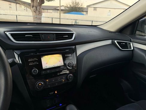 Used 2016 Nissan Rogue S AWD/4WD image 15