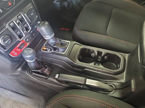 Used 2018 Jeep Wrangler Unlimited Rubicon AWD/4WD image 25