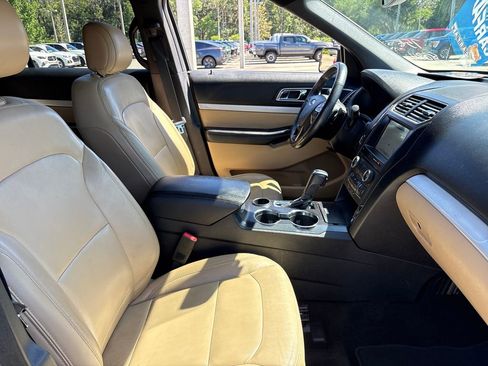 Used 2017 Ford Explorer XLT w/ Equipment Group 202A image 28