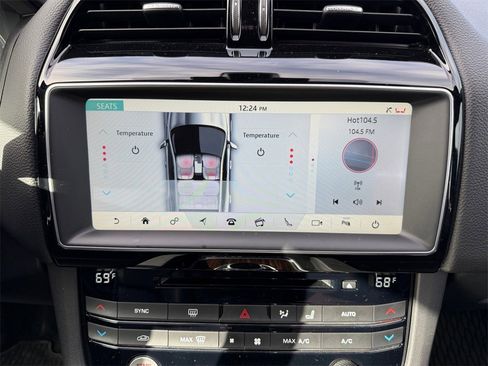 Used 2018 Jaguar F-PACE Prestige image 16