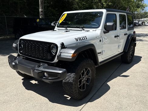 Used 2025 Jeep Wrangler Unlimited Sport AWD/4WD image 3