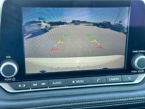Used 2024 Nissan Rogue S FWD image 21