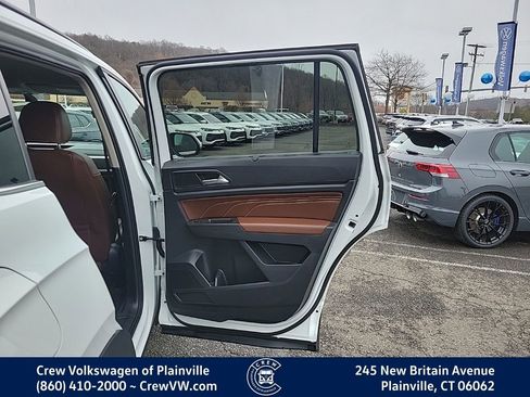 Certified 2023 Volkswagen Atlas SE w/ Black Wheel Package image 44