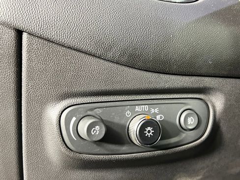 Used 2020 Chevrolet Equinox Premier image 24