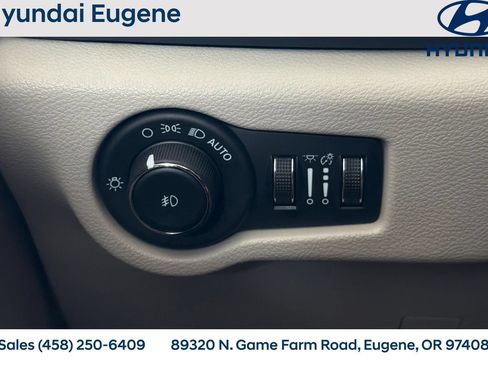 Used 2023 Chrysler Pacifica Touring-L FWD image 33