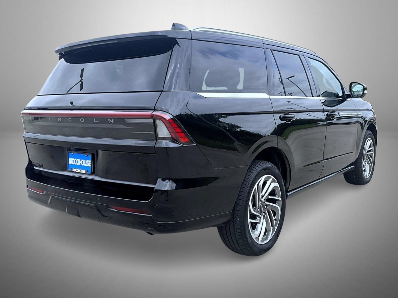 Used 2025 Lincoln Navigator Reserve AWD/4WD image 5