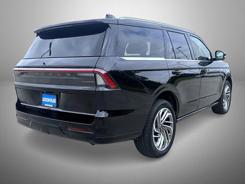 Used 2025 Lincoln Navigator Reserve AWD/4WD image 5