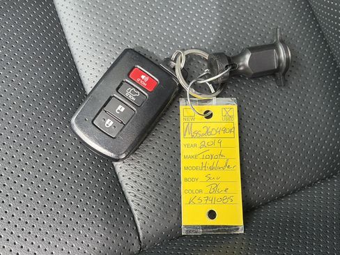 Used 2019 Toyota Highlander Limited AWD/4WD image 36