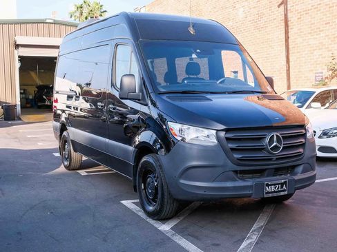 Used 2024 Mercedes-Benz Sprinter 2500 image 3