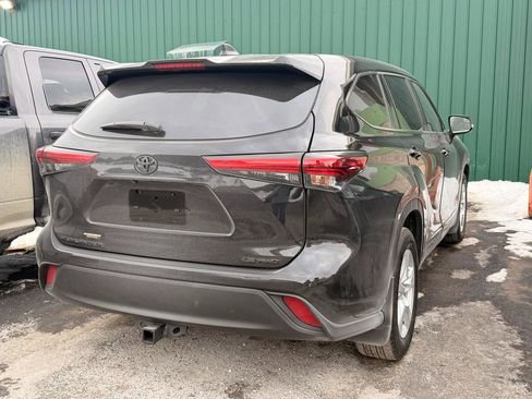 Used 2022 Toyota Highlander LE image 2