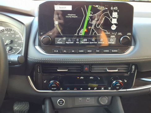 Used 2023 Nissan Rogue SL w/ SL Premium Package image 17