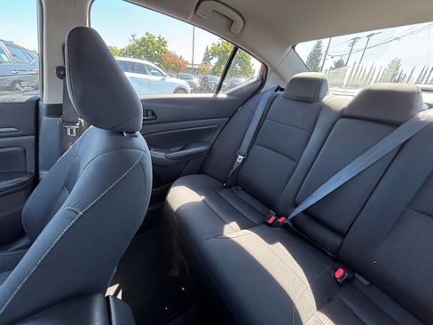 Used 2025 Nissan Altima 2.5 SV FWD image 39