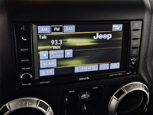 Used 2015 Jeep Wrangler Unlimited Sahara image 13