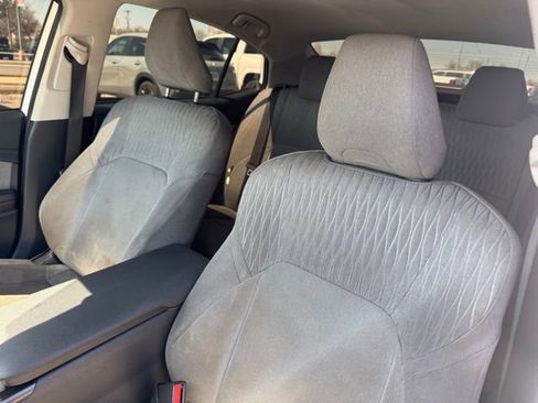 Used 2025 Toyota Camry LE w/ Convenience Package image 10