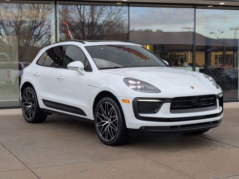 Used 2025 Porsche Macan image 7