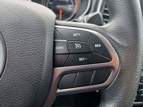 Used 2020 Jeep Cherokee 4WD Latitude image 17