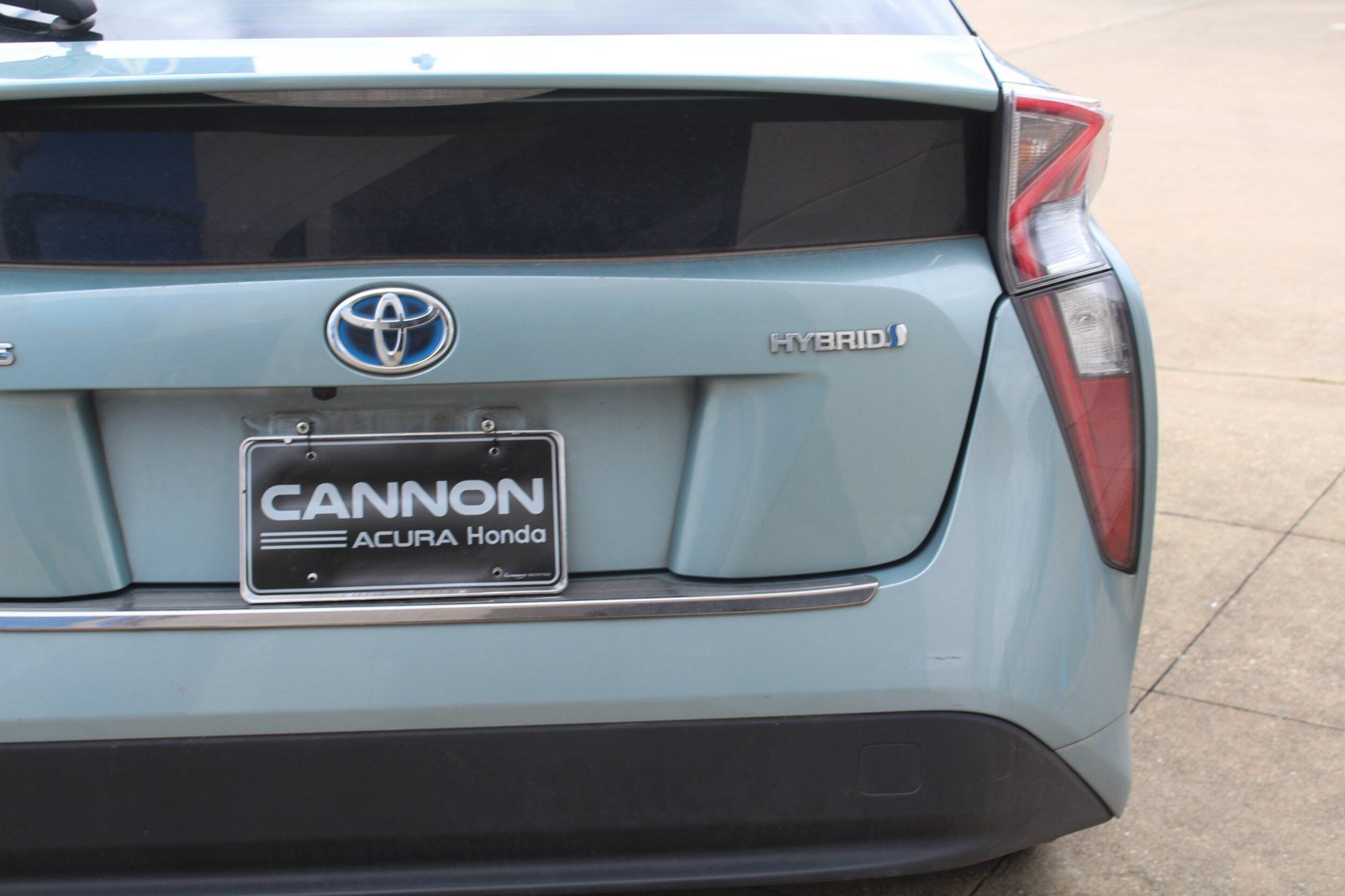 Used 2016 Toyota Prius Four w/ Advanced Technology Package FWD image 4