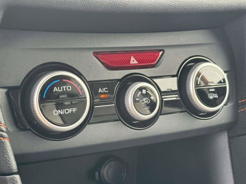 Used 2018 Subaru Crosstrek 2.0i Limited image 19