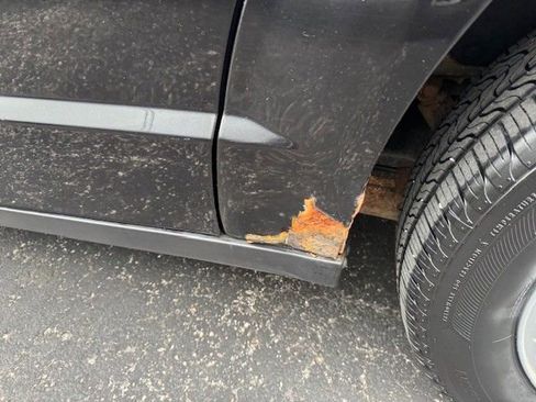 Used 2010 Chrysler Town & Country Touring w/ Safetytec Group image 6