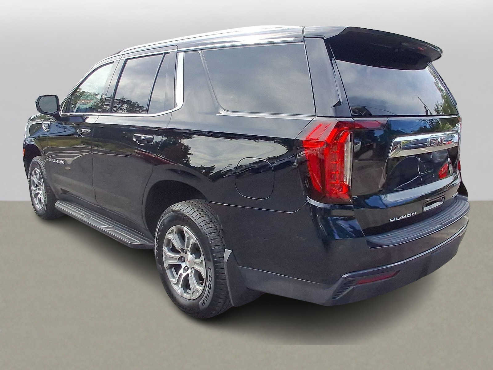 Used 2022 GMC Yukon SLE w/ Gmc Pro Safety Plus Package AWD/4WD image 28